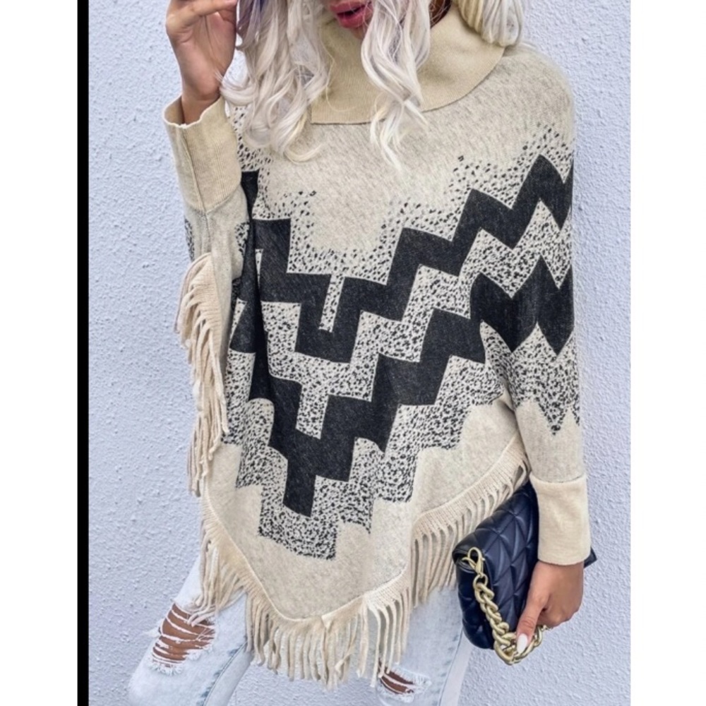 Boho fringe poncho - Picture 3 of 6